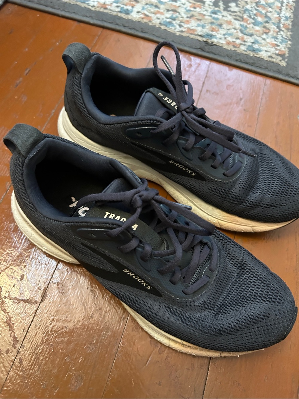 Brooks women’s Navy/Black Running Sneakers